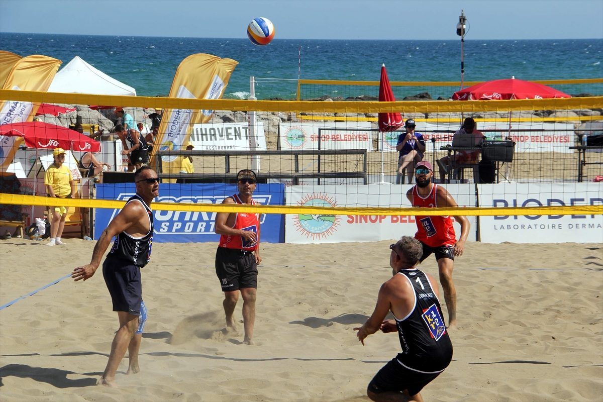 Uluslararası Pro Beach Tour Grand Slam Voleybol Turnuvası’nın Sinop etabı sürüyor