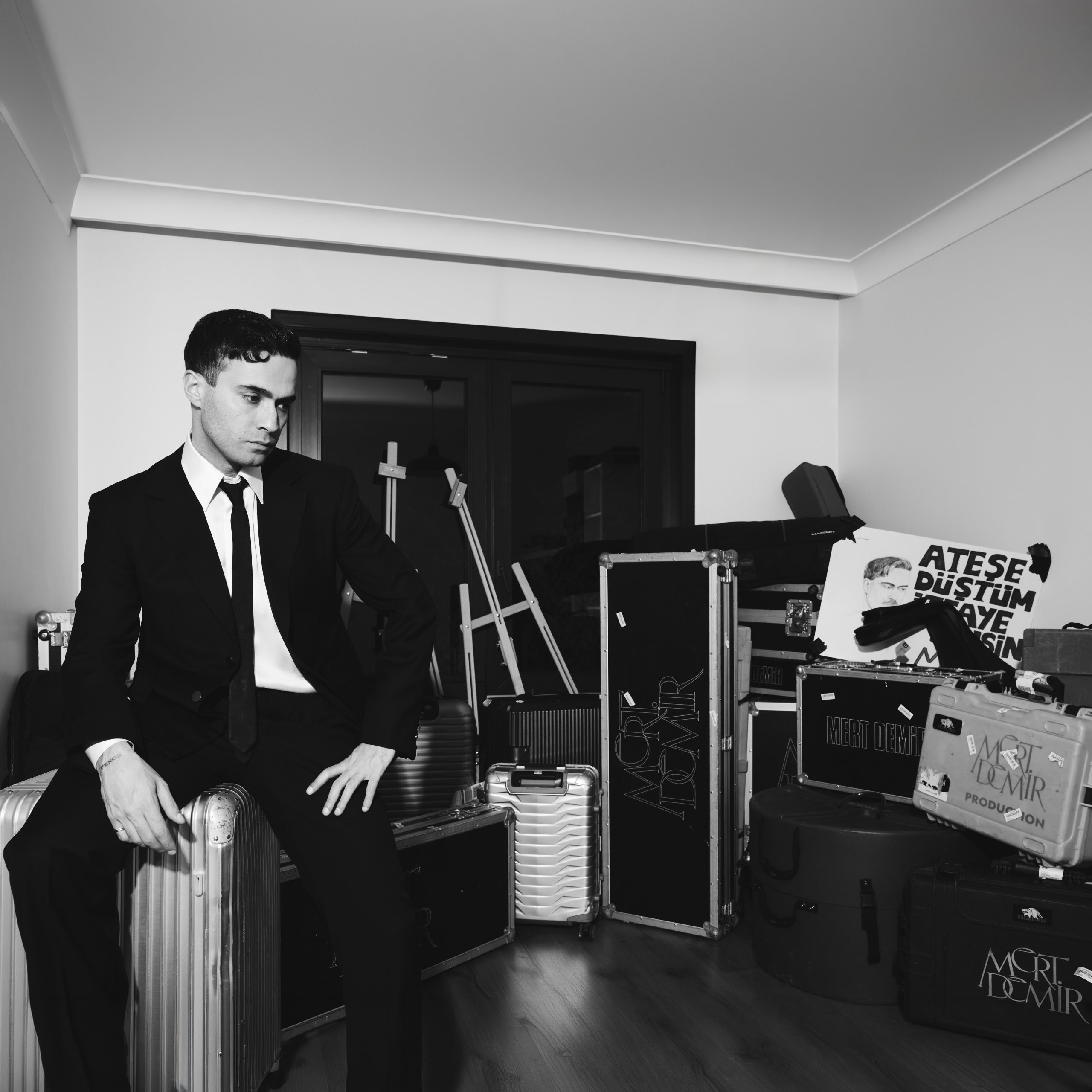 Mert Demir’in yeni EP’si “Hazırım İnan Kaybolmaya” yayında!