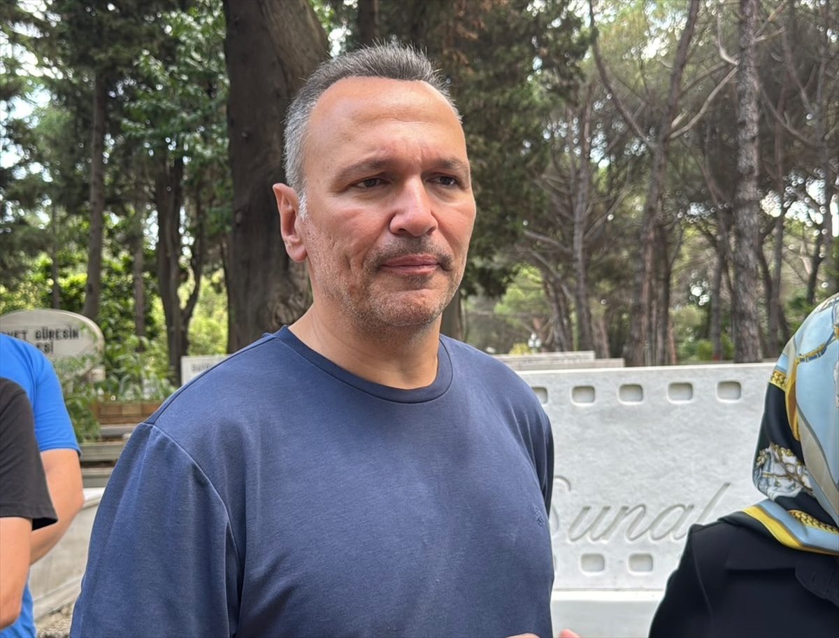 Usta sanatçı Kemal Sunal, vefatının 26. yılında kabri başında anıldı
