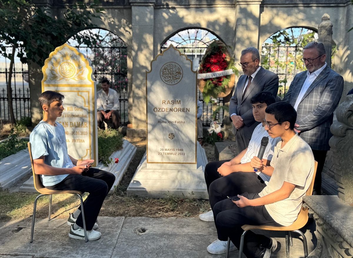 Usta yazar Rasim Özdenören vefatının yıl dönümünde kabri başında anıldı
