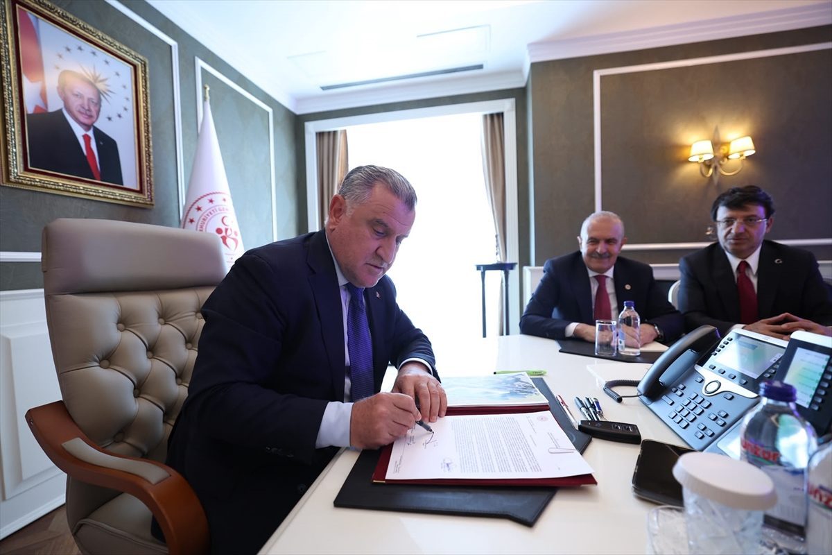 “Van Stadyumu ve Yaşam Kompleksi” projesinin protokolü imzalandı