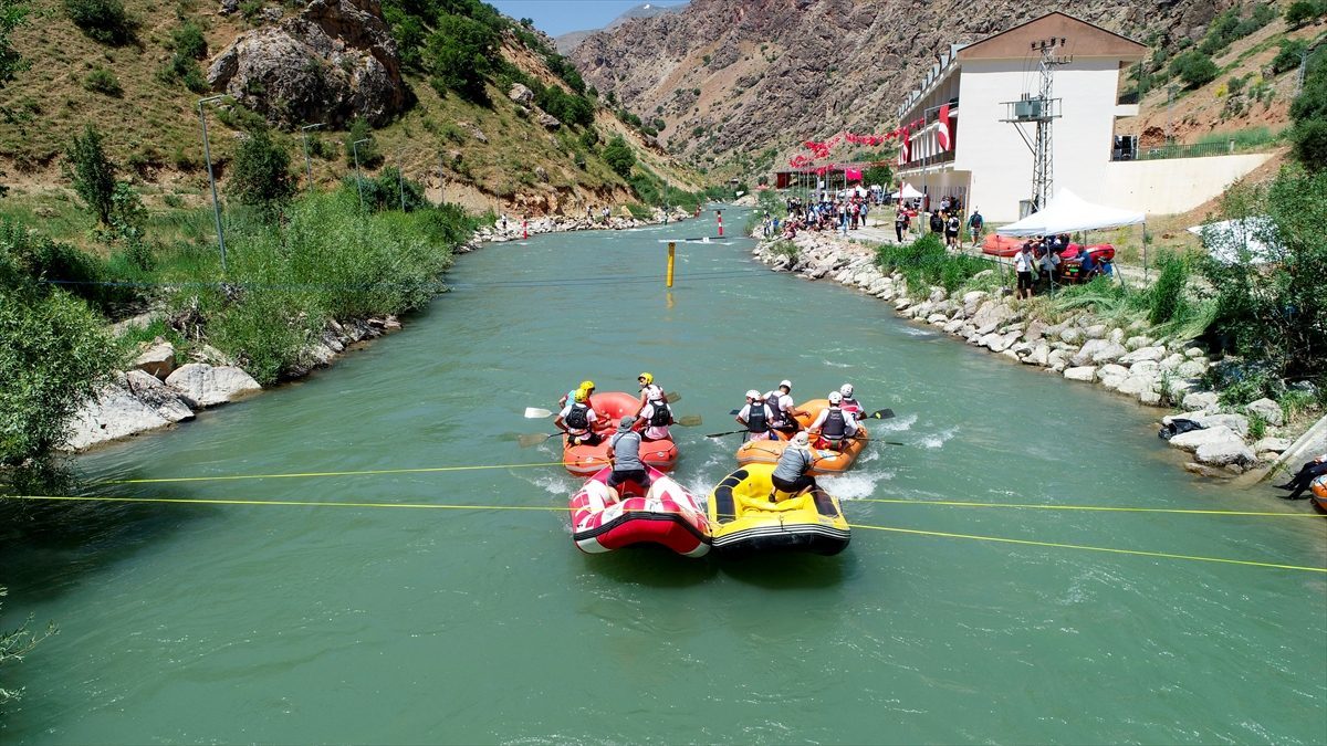 Van’da düzenlenen Türkiye Rafting Şampiyonası’nın üçüncü ayağı tamamlandı