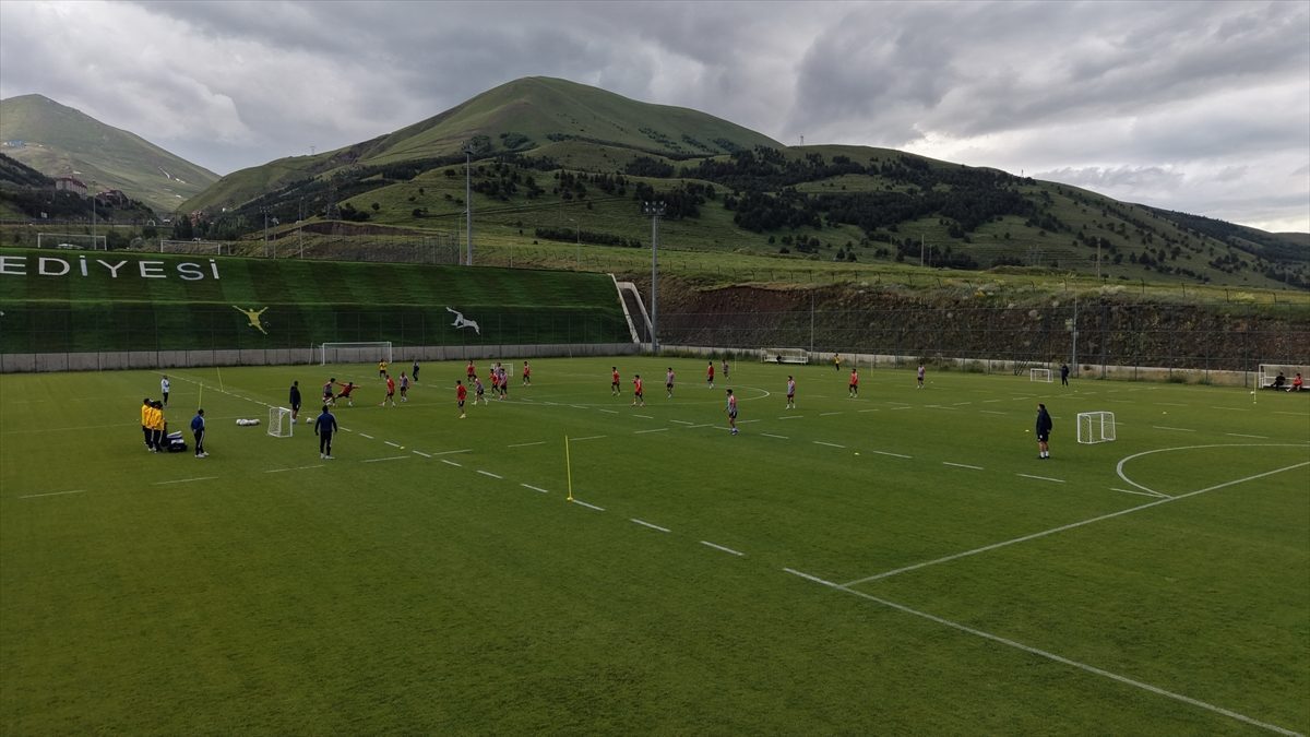 Vanspor FK’nin Erzurum kampı başladı