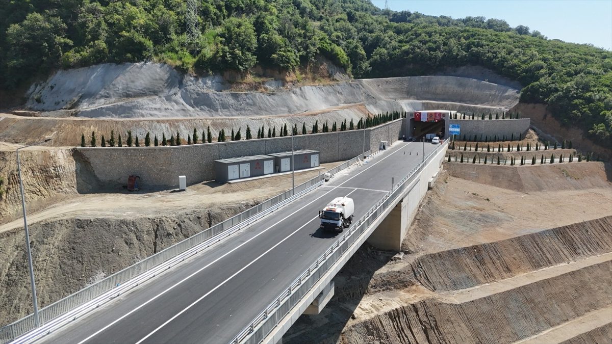 Yalova-Armutlu yolu yarın hizmete açılıyor