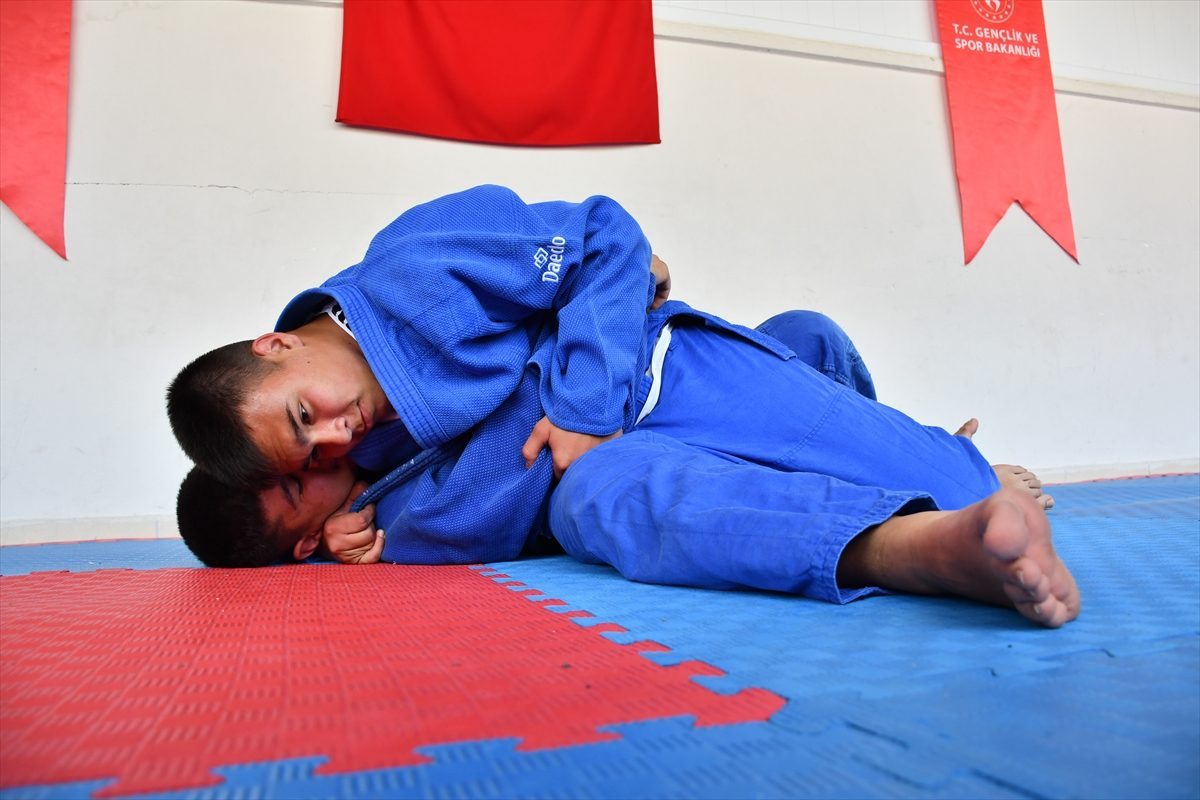 Yetenek taramasıyla keşfedildiği judoda milli formayla Avrupa Kupası’na hazırlanıyor