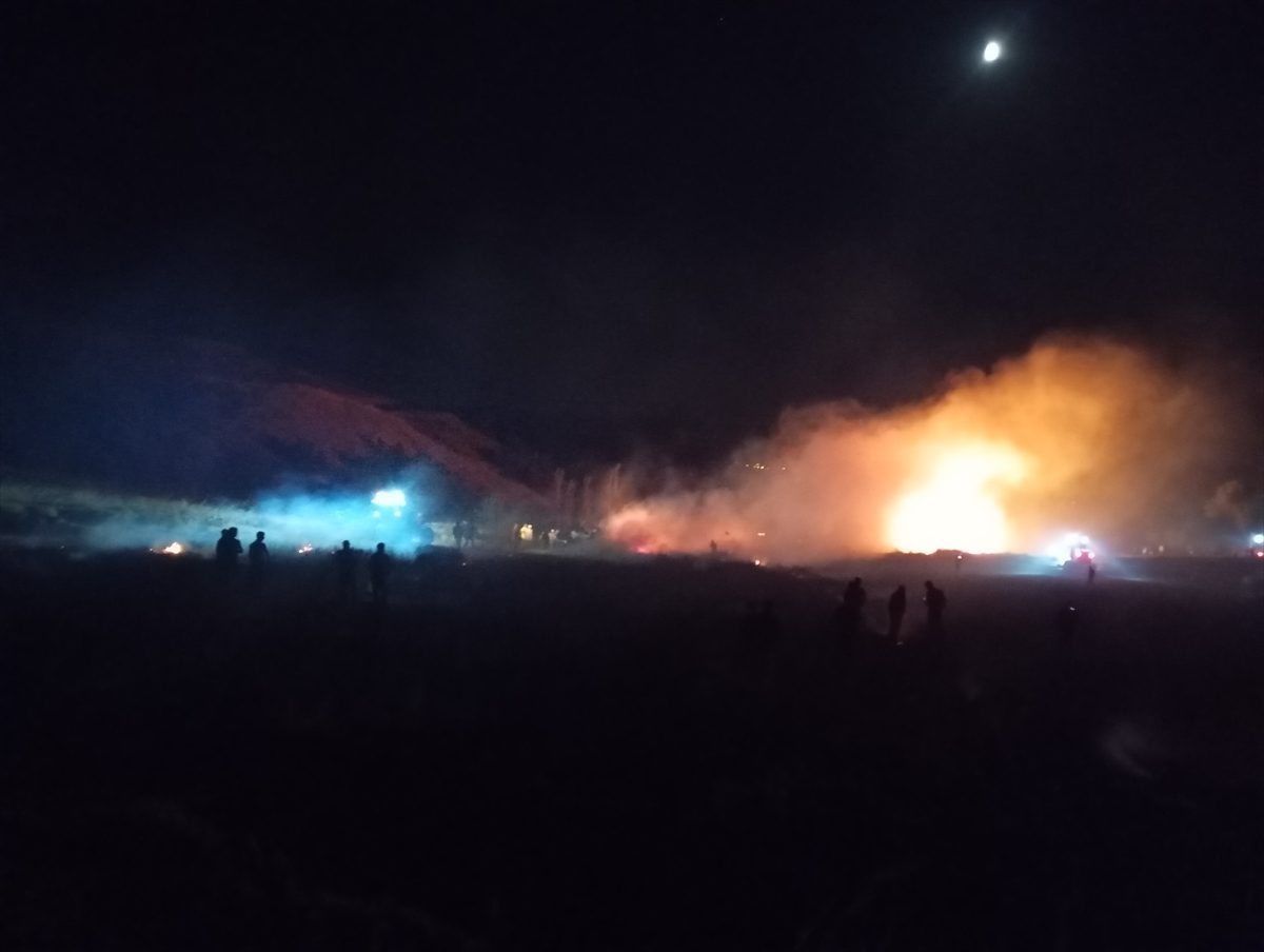 Yozgat’ta hububat ekili alanda çıkan yangında 100 dönüm alan zarar gördü