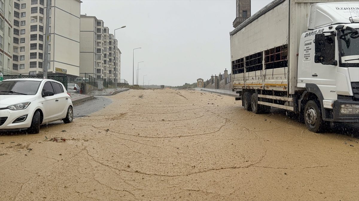 Yozgat’ta sağanak hayatı olumsuz etkiledi