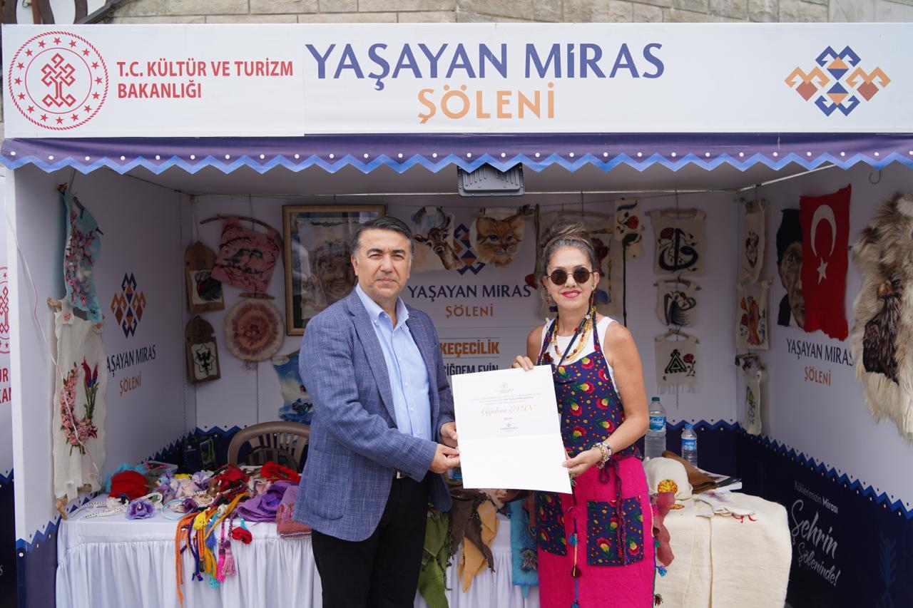 Yaşayan mirasın ustaları Rize’de kültürel hafızayı geleceğe taşıyor. Rize yaşayan miras şöleni yoğun ilgiyle devam ediyor