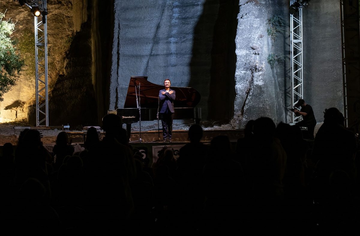 23. Uluslararası Gümüşlük Müzik Festivali’nde Portekizli piyanist Vasco Dantas konser verdi