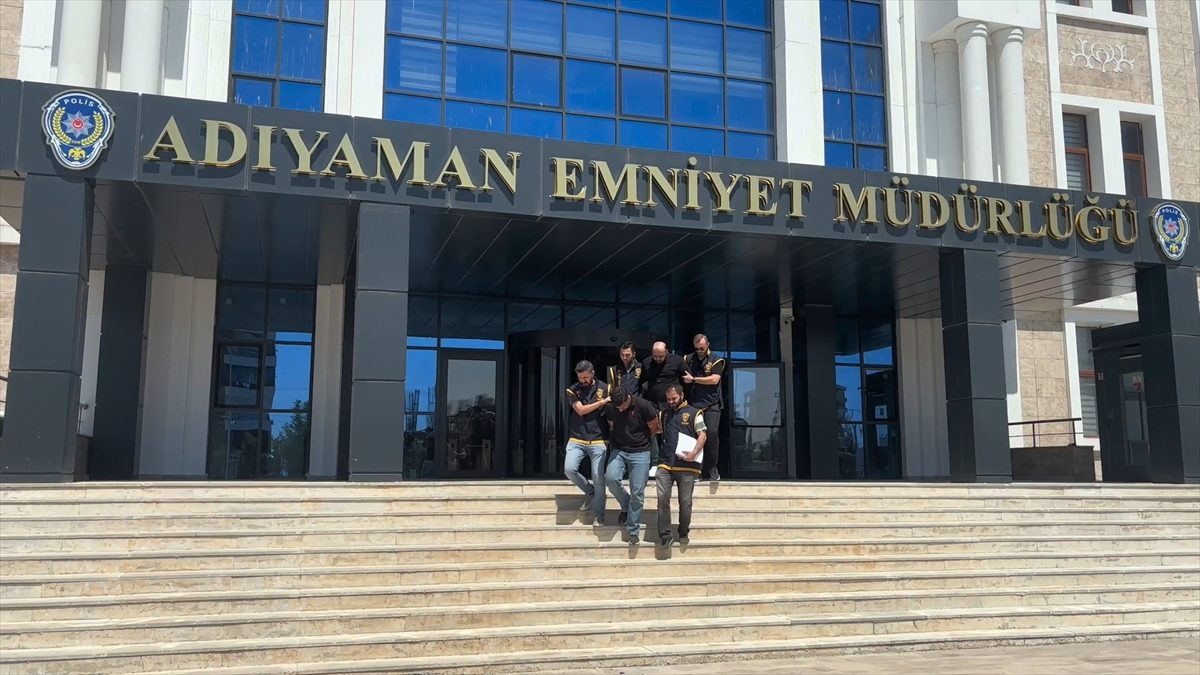 Adıyaman’da minibüs sürücüsünü darbeden 2 şüpheli tutuklandı