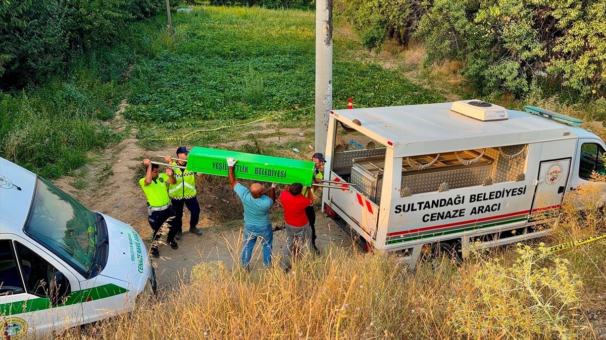 Afyonkarahisar’da şarampole devrilen otomobildeki 2 kişi öldü, 2 kişi yaralandı