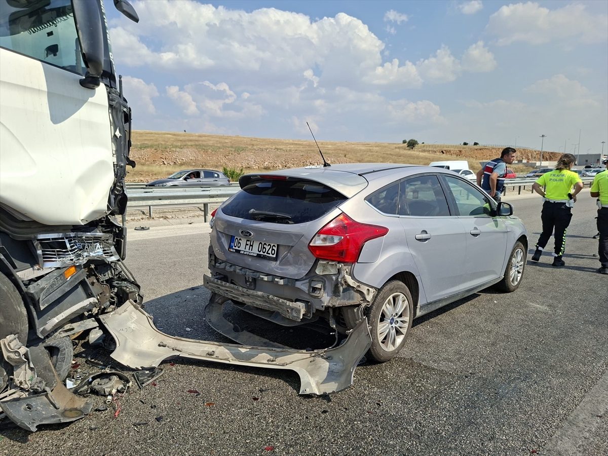Afyonkarahisar’da zincirleme trafik kazasında 8 kişi yaralandı