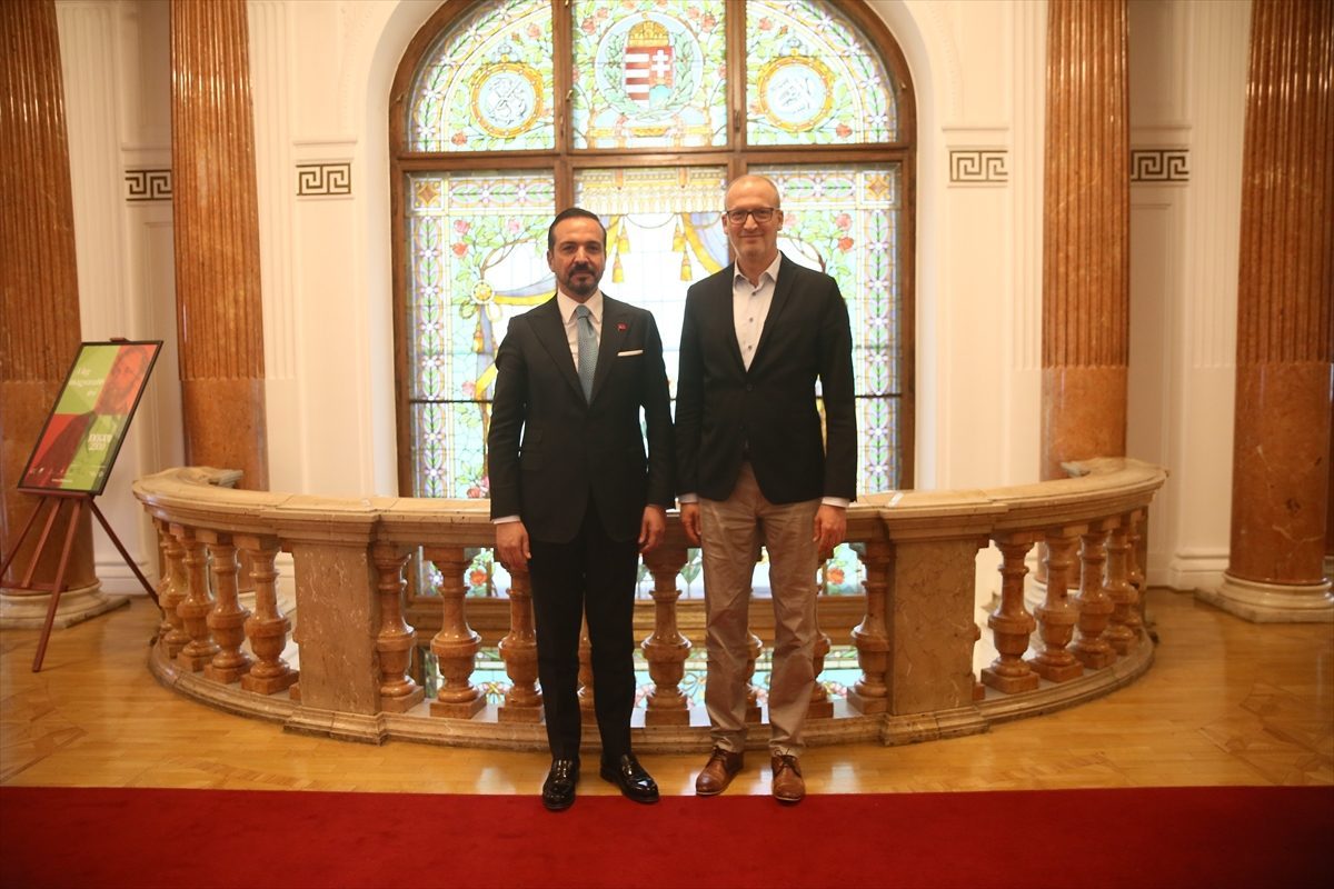 AK Parti Genel Başkan Yardımcısı Zorlu, Macaristan Sosyal İlişkiler ve Kültür Bakanı Tarr ile görüştü