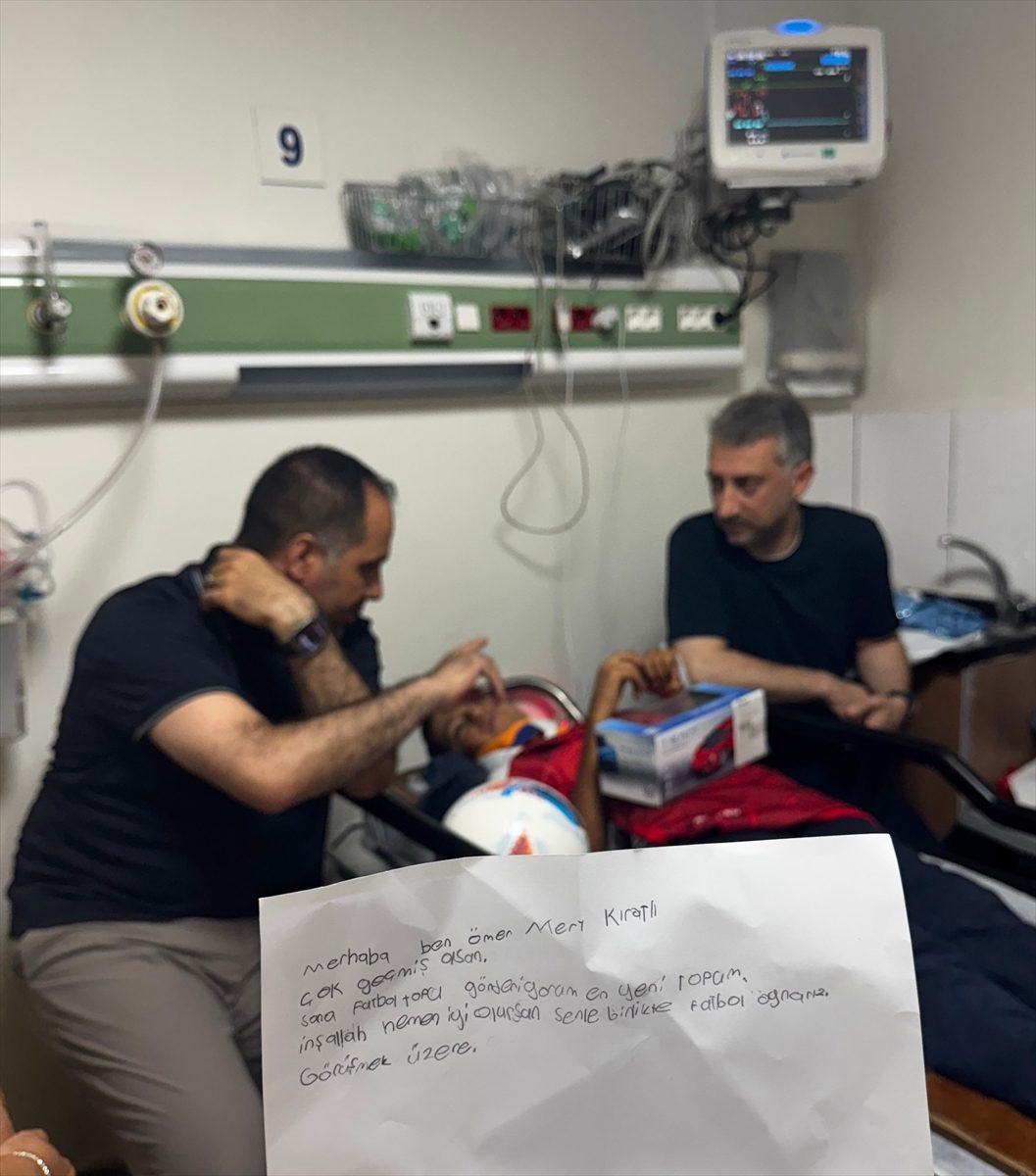 AK Parti Mersin Milletvekili Kıratlı, markette şiddete uğrayan çocuğu ziyaret etti