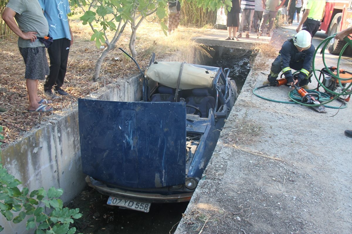 Antalya’da sulama kanalına düşen otomobilin sürücüsü ağır yaralandı