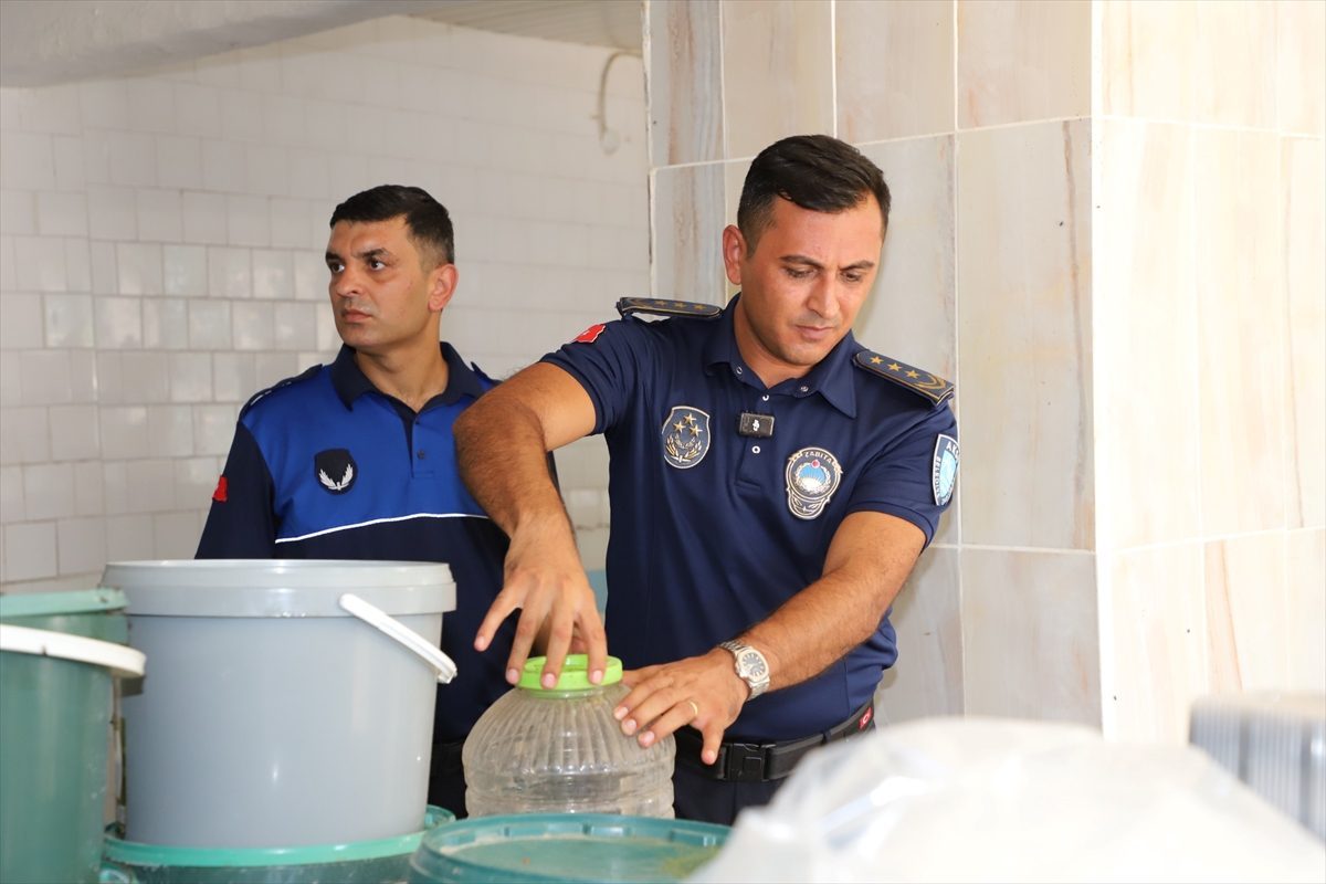 Antalya’da yaklaşık 15 ton süt ürünü imha edildi