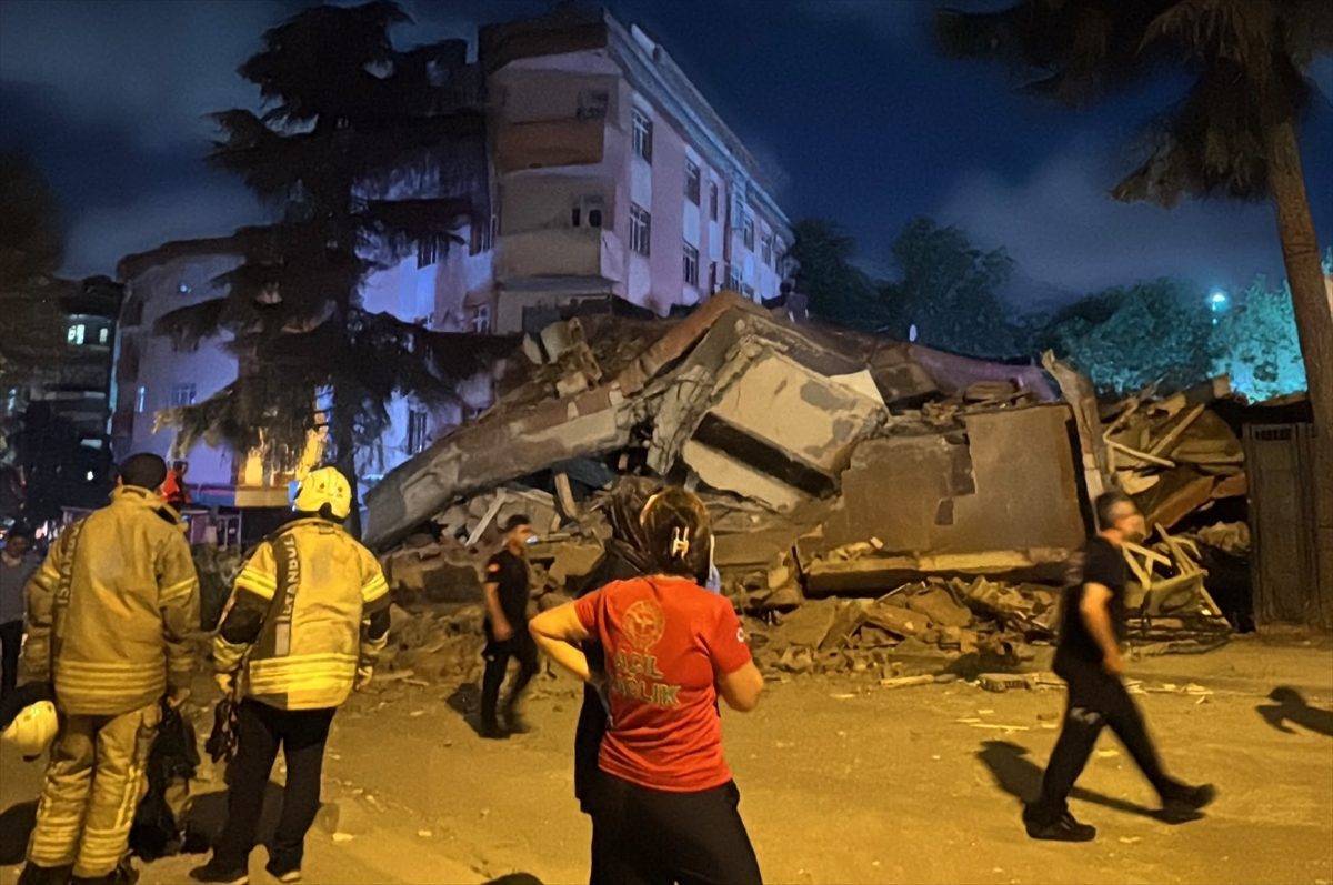 Bahçelievler’de 4 katlı bina çöktü