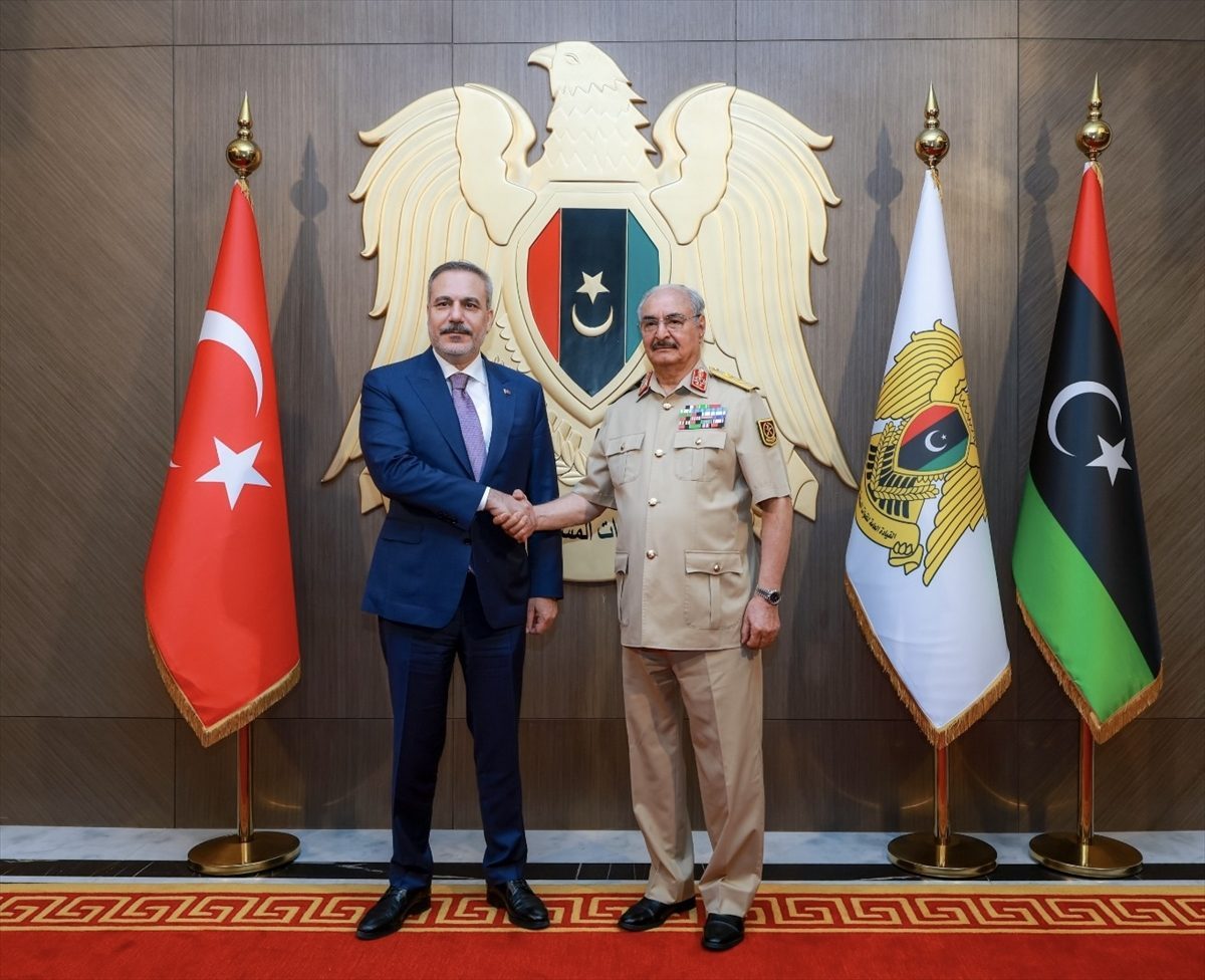 Bakan Fidan Libya’nın doğusundaki silahlı güçlerin lideri Halife Hafter ile görüştü