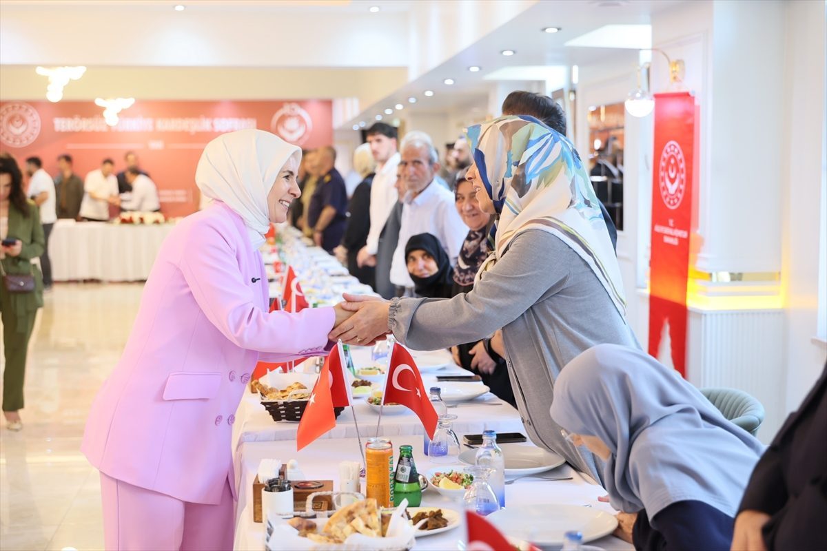 Bakan Göktaş, Van’da “Terörsüz Türkiye Kardeşlik Sofrası”nda konuştu: