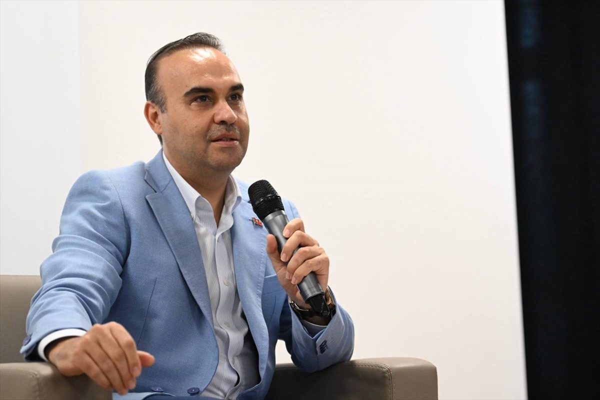 Bakan Kacır, yapay zeka okuryazarlığına ilişkin hedefi açıkladı: