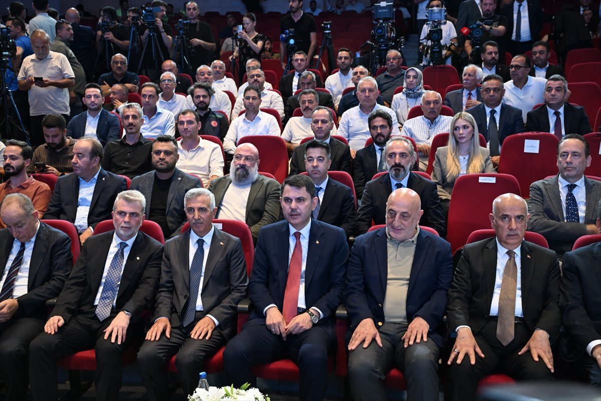 Bakan Kurum, Kahramanmaraş’ta “Dirençli Şehirler Zirvesi”nde konuştu: