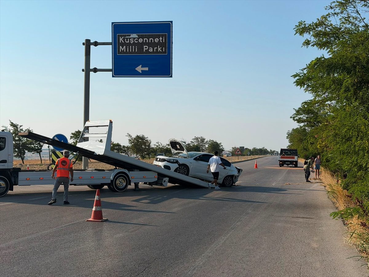 Bandırma Belediye Başkanı Mirza, trafik kazası geçirdi