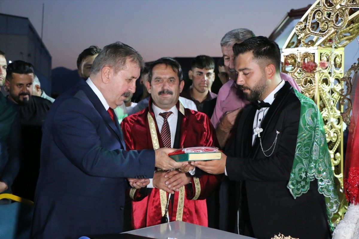 BBP Genel Başkanı Destici, memleketi Eskişehir’de düğün törenine katıldı