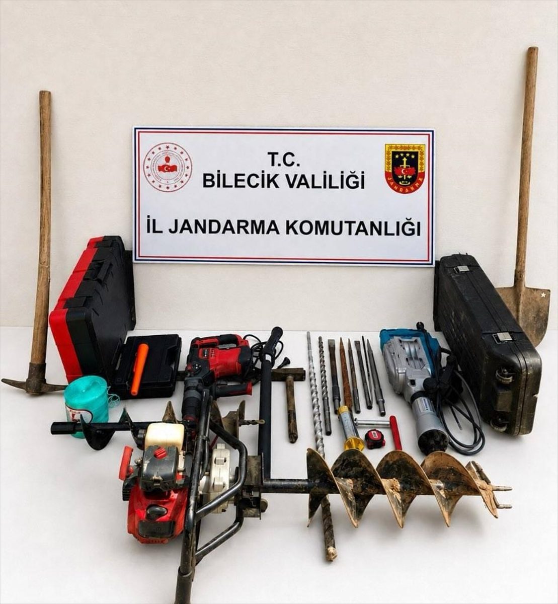 Bilecik’te kaçak kazı yapan 5 kişi suçüstü yakalandı