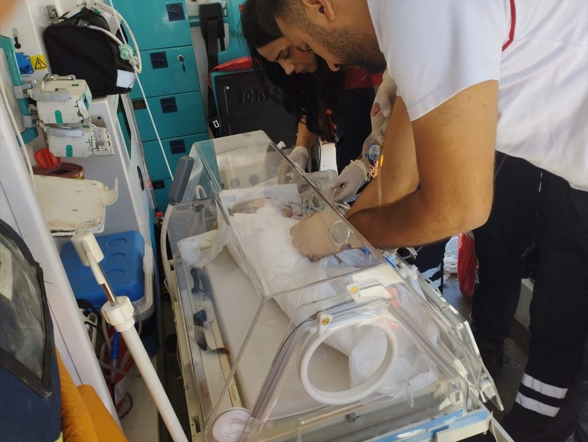 Bingöl’de ambulans uçak 4 aylık bebek için havalandı
