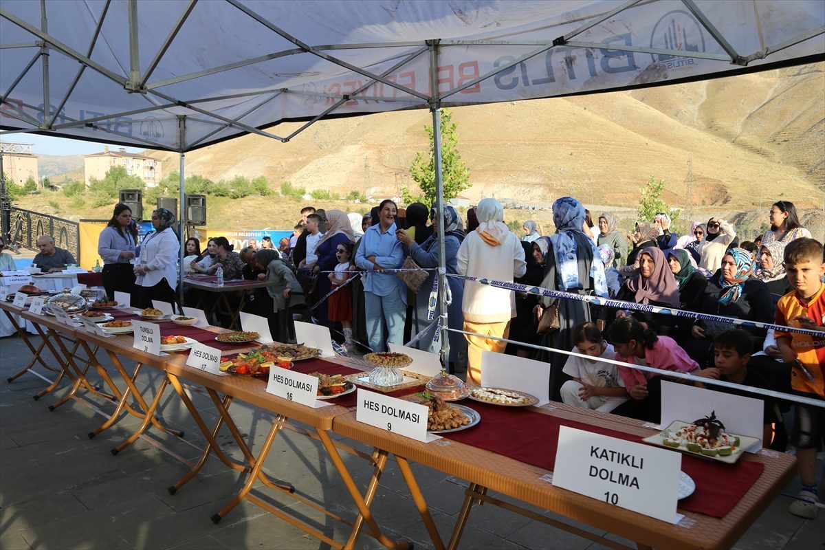 Bitlis’te 42 kadın yöresel yemek yarışmasında hünerlerini sergiledi
