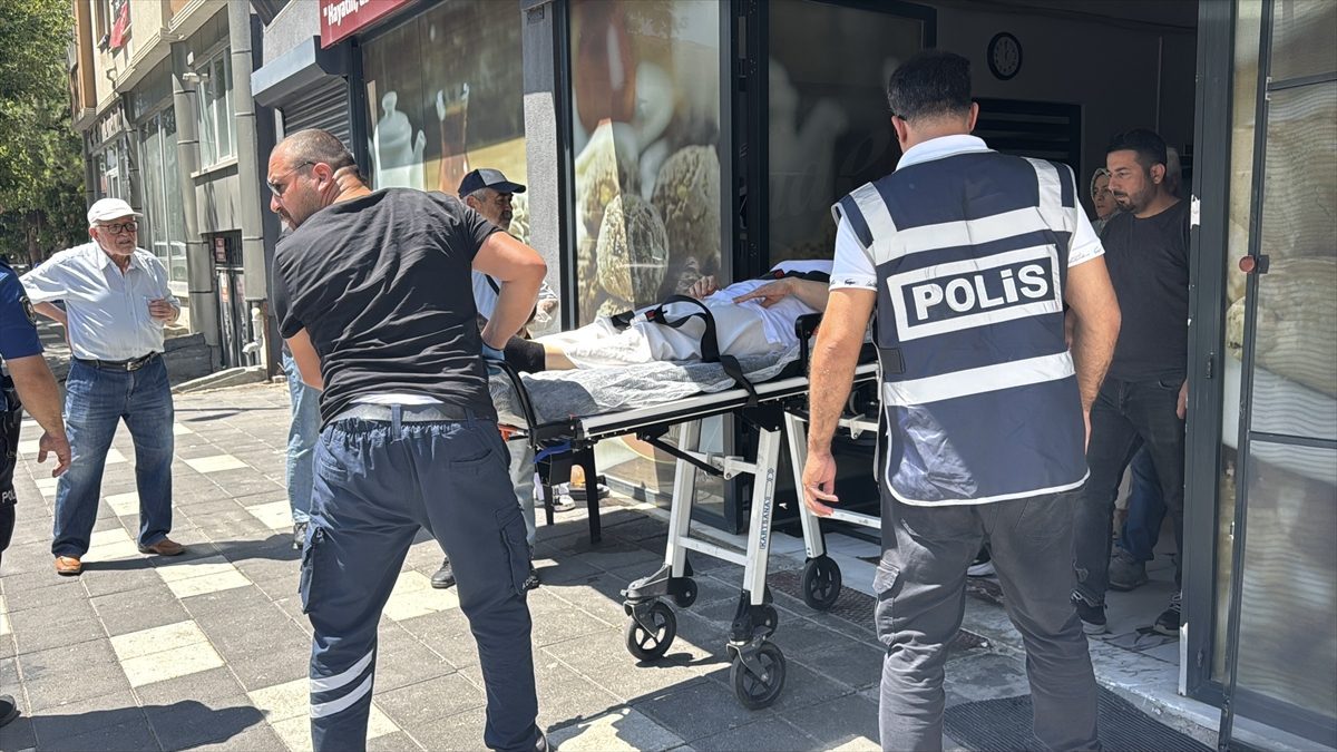 Bolu’da hamur kesme makinesine kolunu kaptıran genç ağır yaralandı