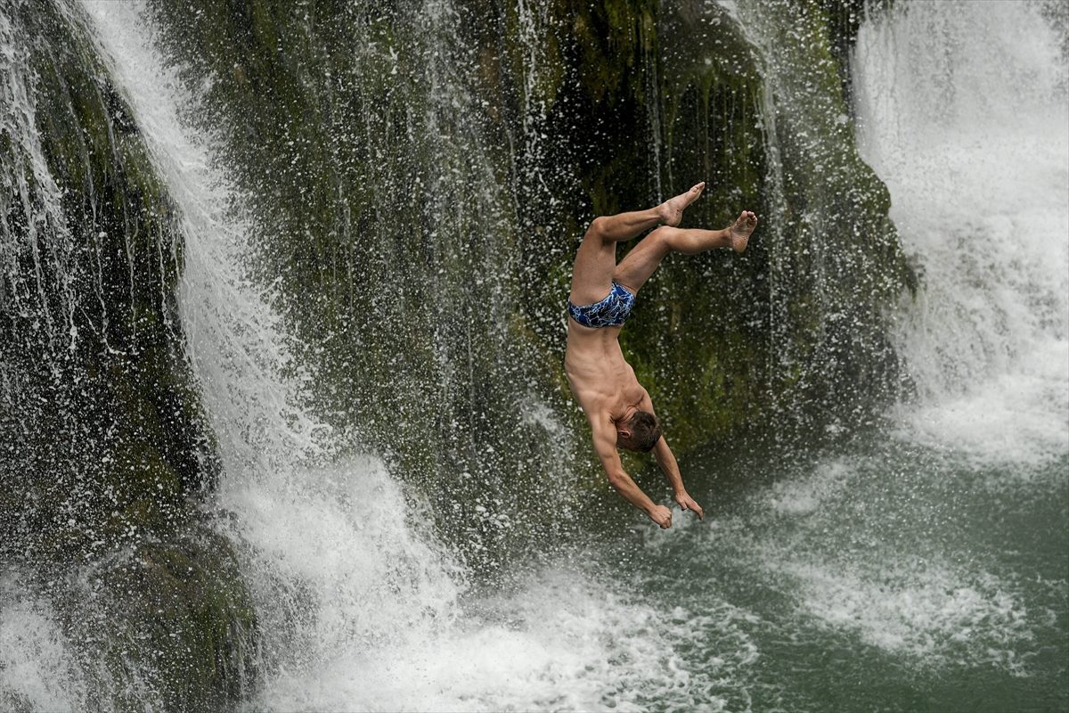 Bosna Hersek’in Jajce kentinde şelale atlayışları yapıldı