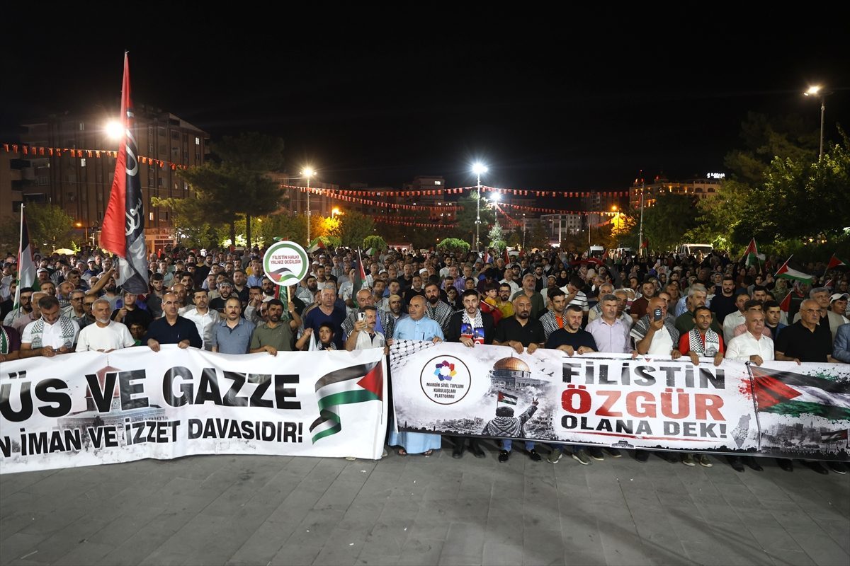 Bosna-Hersek’ten yola çıkan “Filistin Konvoyu” aktivistleri Mardin’de miting düzenledi