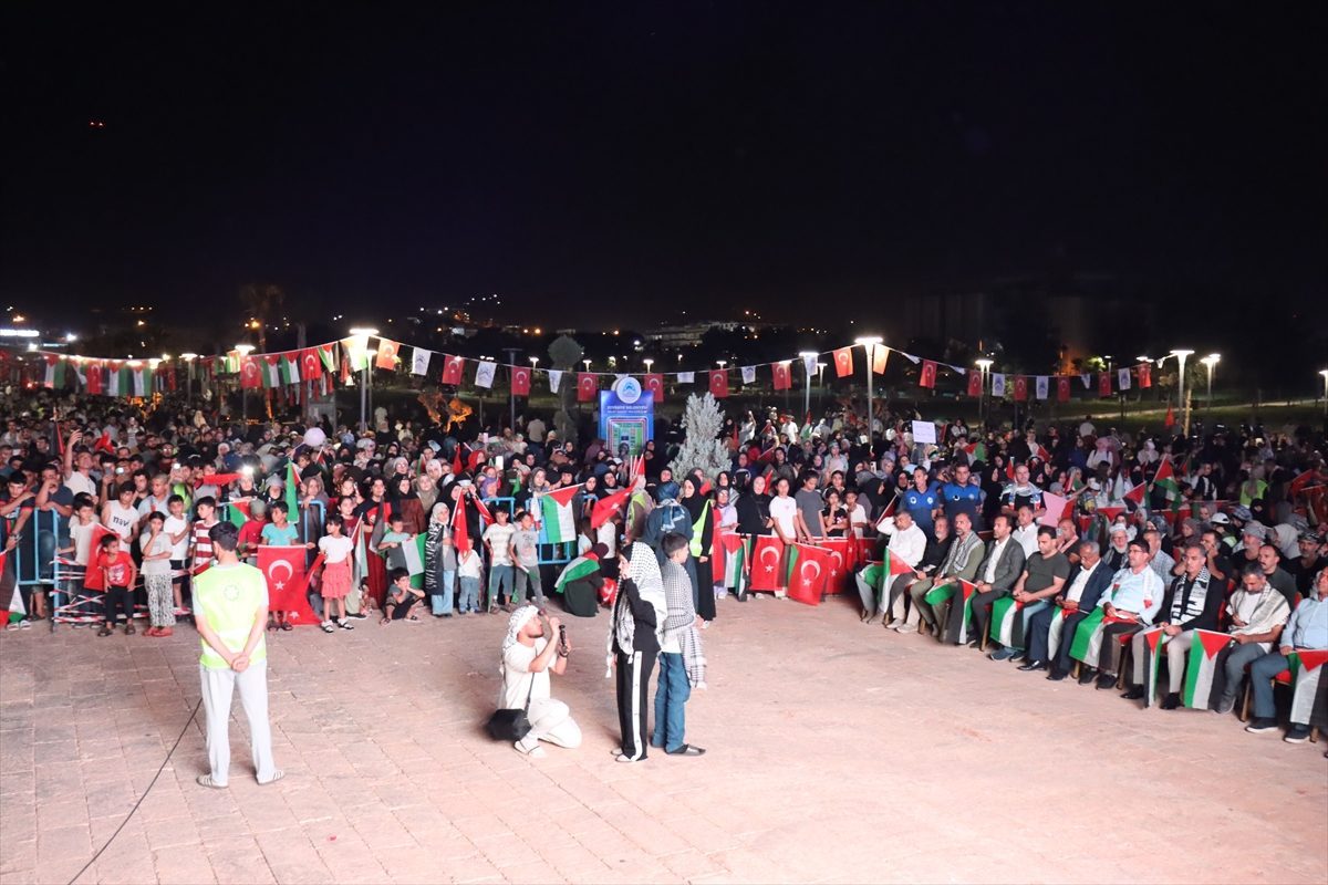 Bosna-Hersek’ten yola çıkan “Filistin Konvoyu” aktivistleri Şanlıurfa’da miting düzenledi