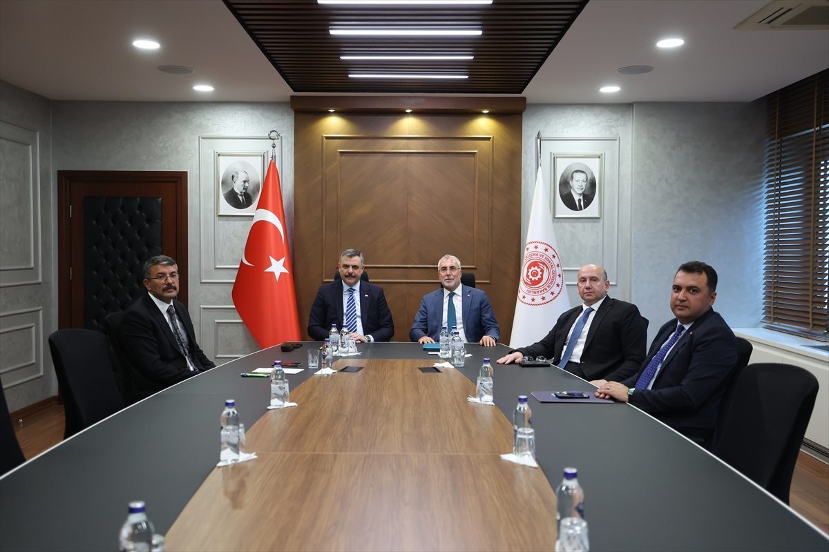 Çalışma ve Sosyal Güvenlik Bakanı Işıkhan, İçişleri Bakanı Çiftçi ile görüştü