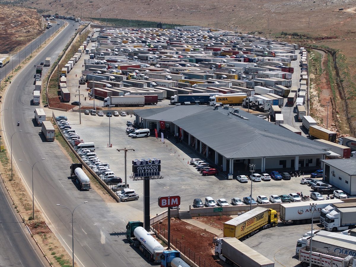 Cilvegözü Sınır Kapısı’nda inşası tamamlanan tır parkı hizmete alındı