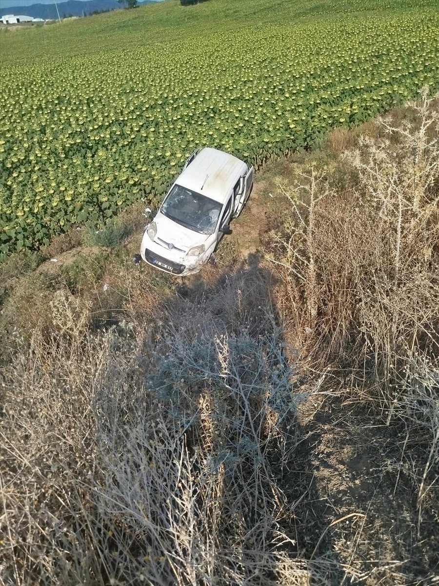 Edirne’de devrilen hafif ticari araçtaki 1 kişi öldü, 1 kişi yaralandı