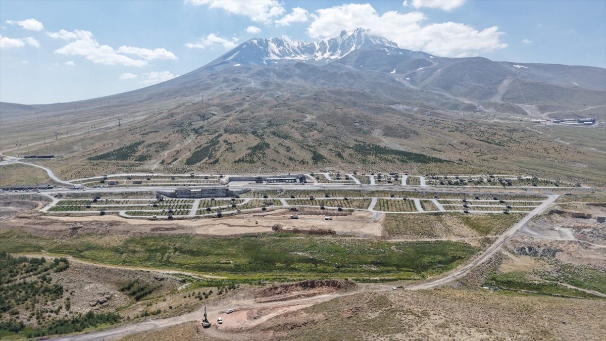 Erciyes Kayak Merkezi yeni sezona hazırlanıyor
