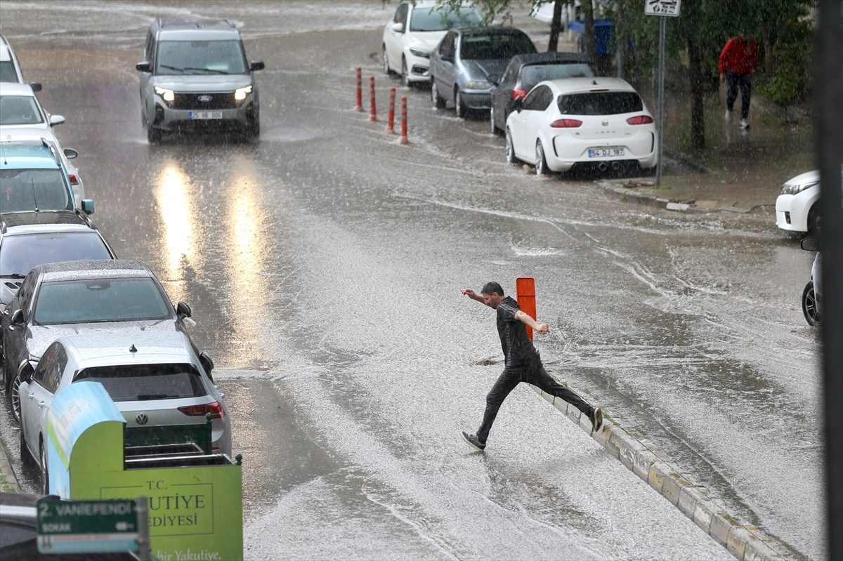 Erzurum’da sağanak etkili oldu