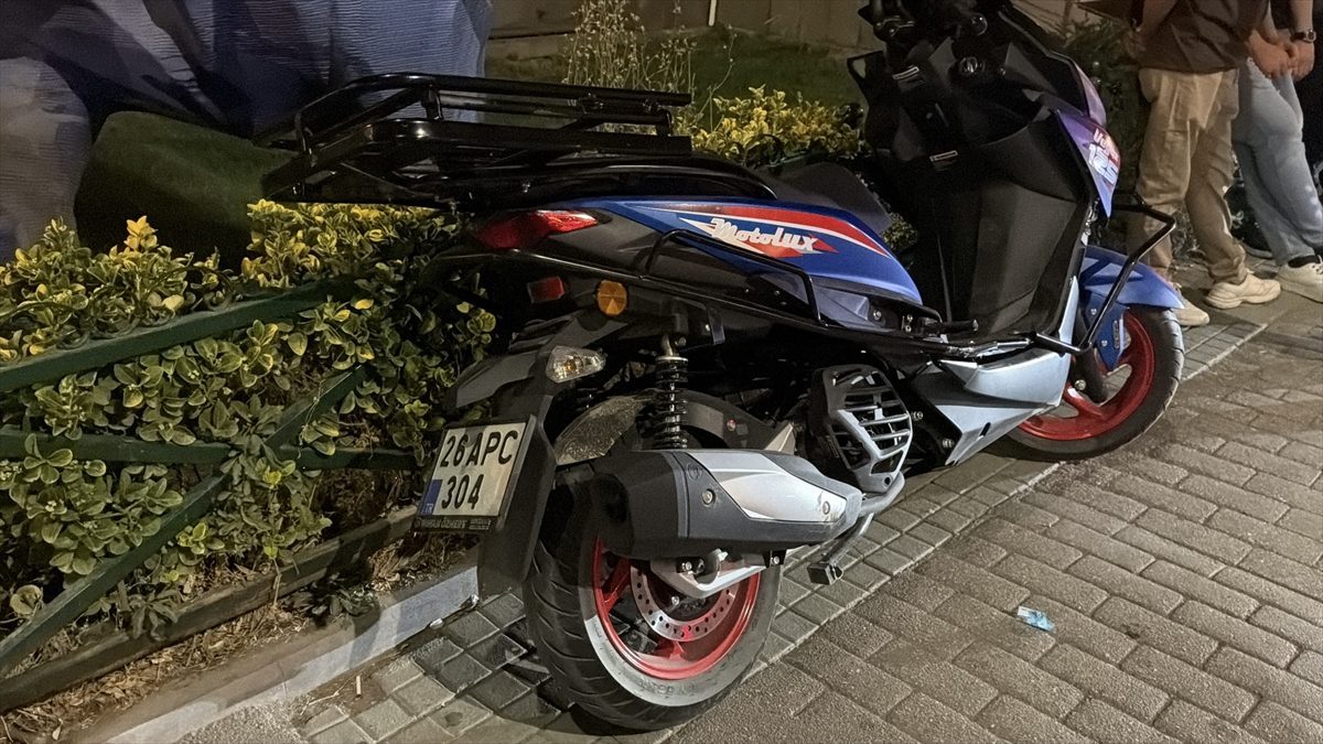 Eskişehir’de otomobil ile motosikletin çarpıştığı kazada 2 kişi yaralandı