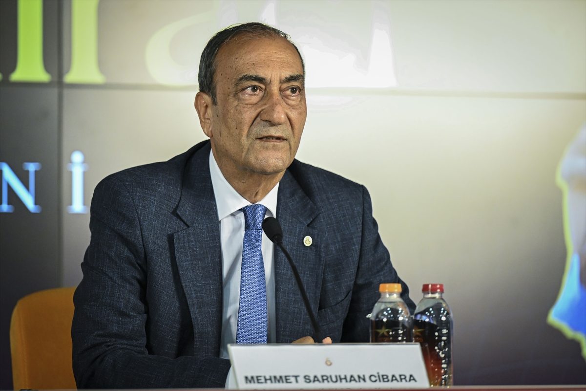 Galatasaray’da voleybolcu Efe Mandıracı için imza töreni düzenlendi