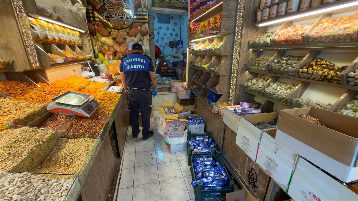 Gaziantep’te tarihi geçmiş ürünleri satan iş yeri mühürlendi