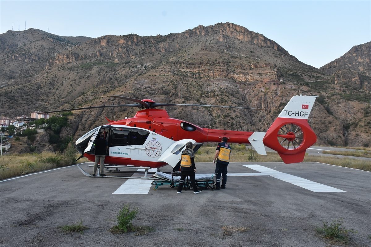 Giresun’daki hasta ambulans helikopterle Gümüşhane’ye getirildi
