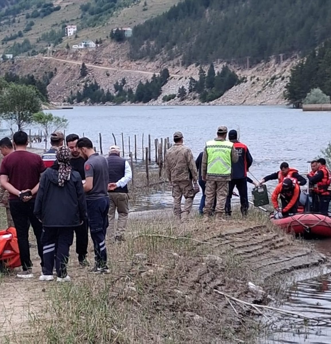 Gümüşhane’de baraj göletine devrilen pikabın sürücüsü öldü