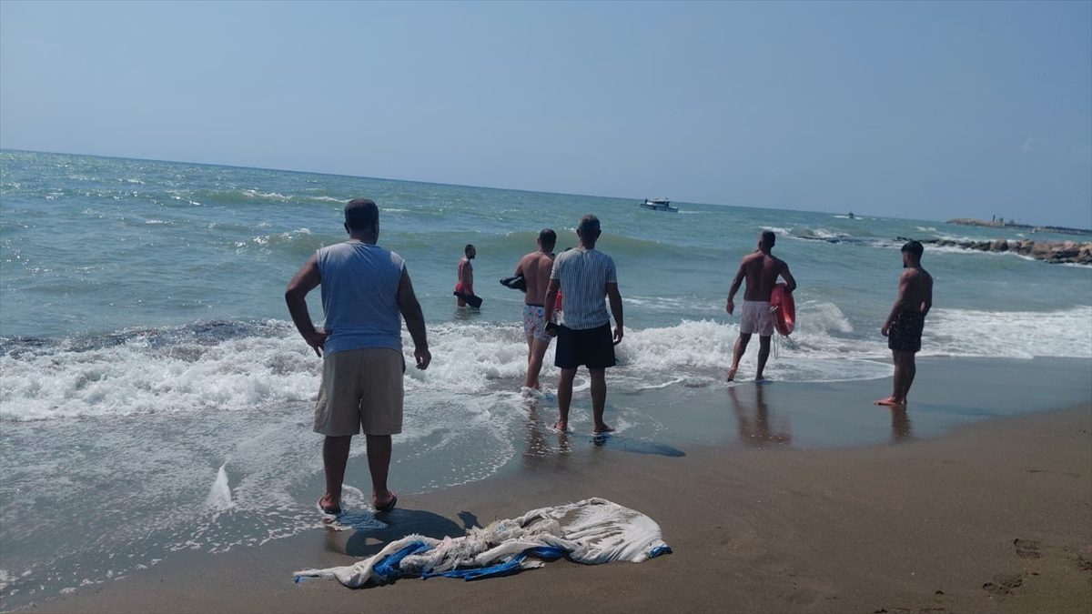 Hatay’da denize giren çocuk kayboldu