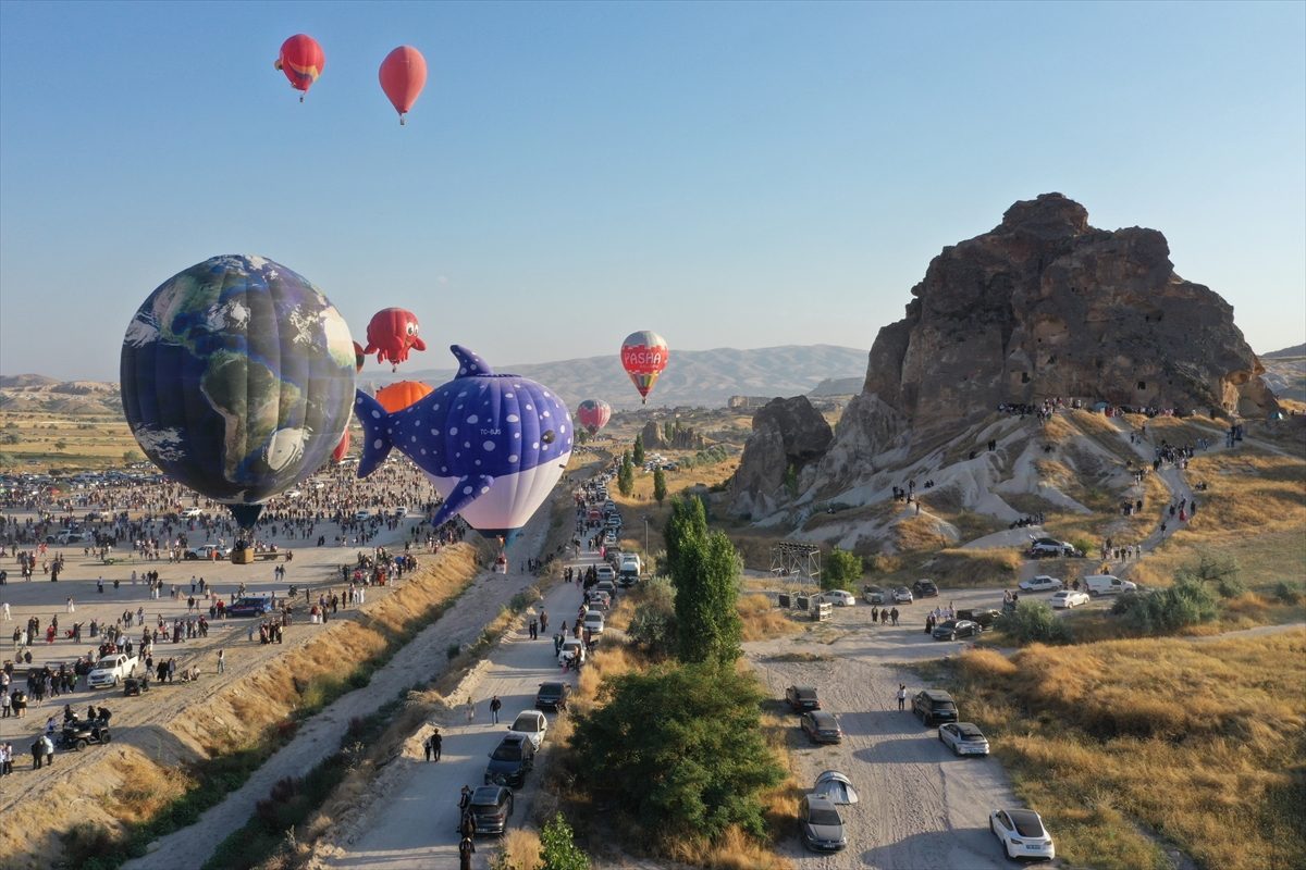 Kapadokya Balon Festivali, figürlü balonların gösteri uçuşuyla sona erdi