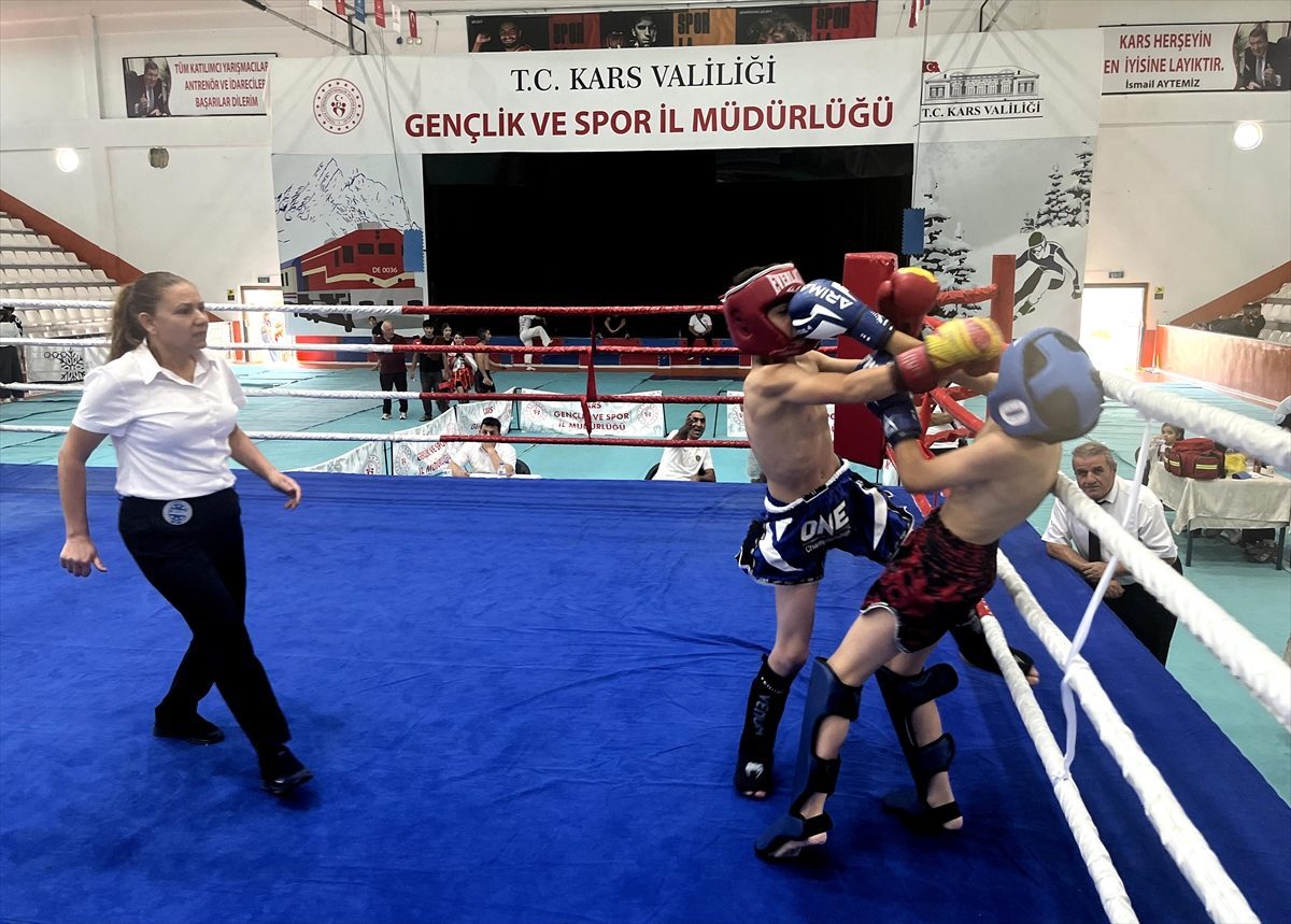Kars’ta Ani’nin fethinin 962. yıl dönümü anısına Kick Boks Şampiyonası düzenlendi