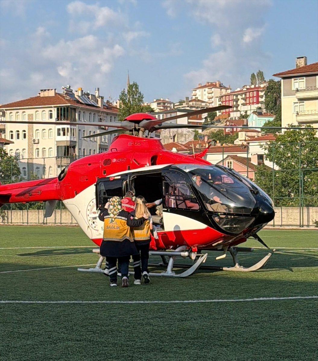 Kastamonu’da ambulans helikopter üzerine kaynar su dökülen bebek için havalandı