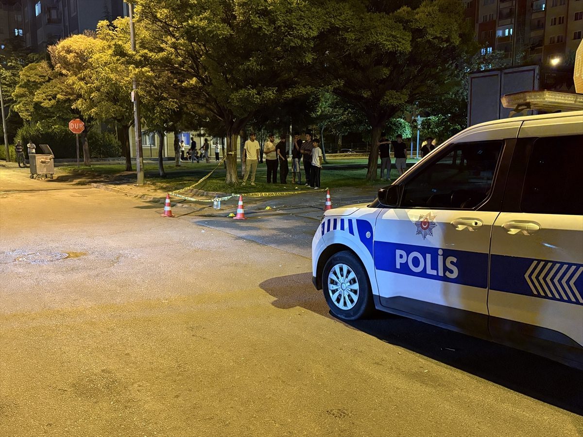 Kayseri’de bir parkta çıkan kavgada 2 kişi bıçakla yaralandı
