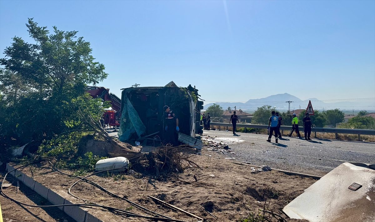 Kayseri’de devrilen yolcu otobüsündeki 20 kişi yaralandı